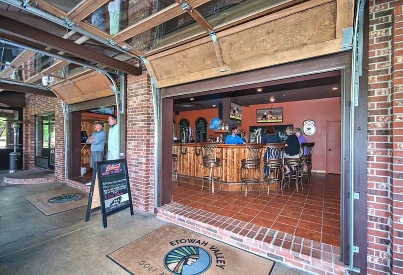 فندق Etowah Valley Golf & Resort