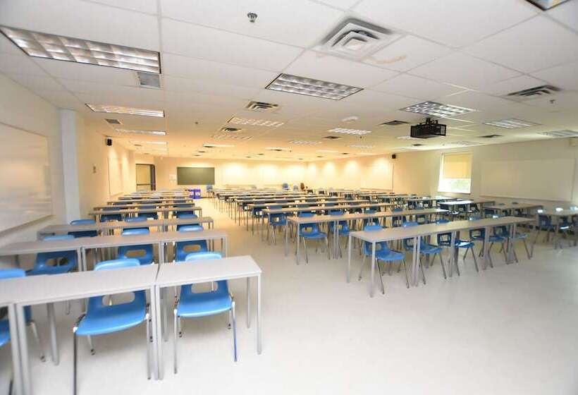 فندق Residence & Conference Centre   London