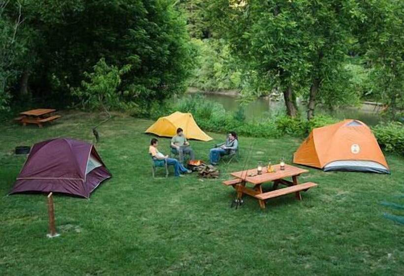 فندق Guerneville Lodge