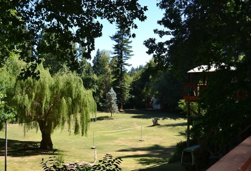 فندق Guerneville Lodge
