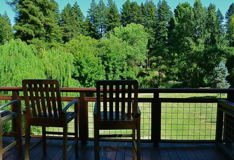 فندق Guerneville Lodge