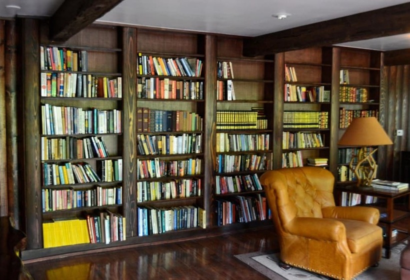 فندق Guerneville Lodge