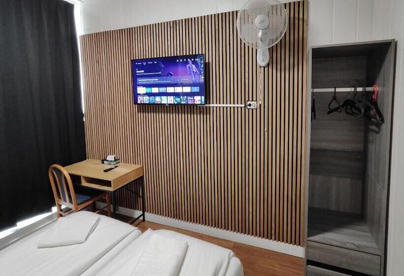 هتل Holland Lodge