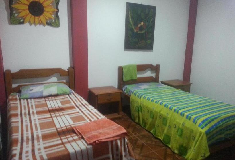 هتل Hostal Selvatrip