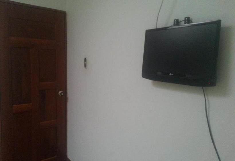 فندق Hostal Selvatrip