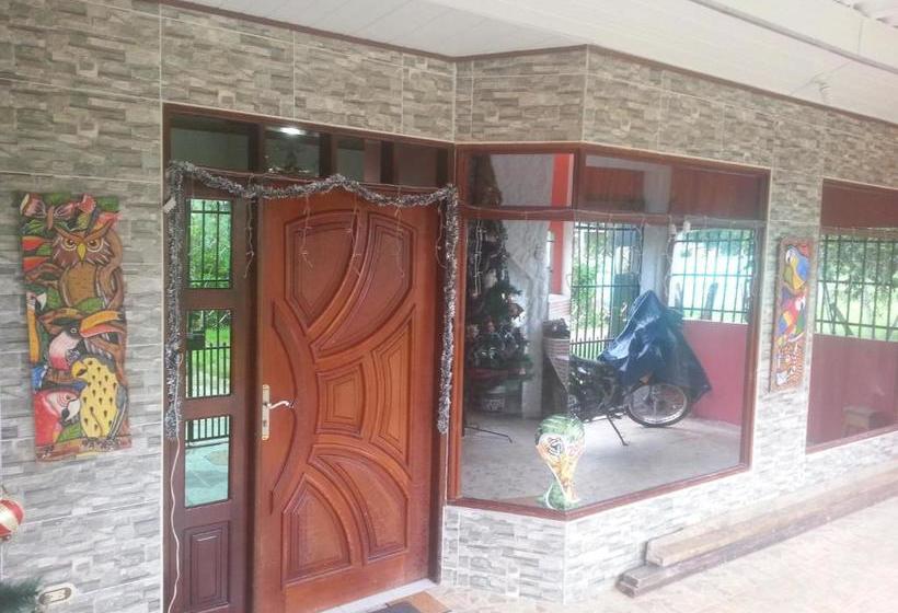 فندق Hostal Selvatrip