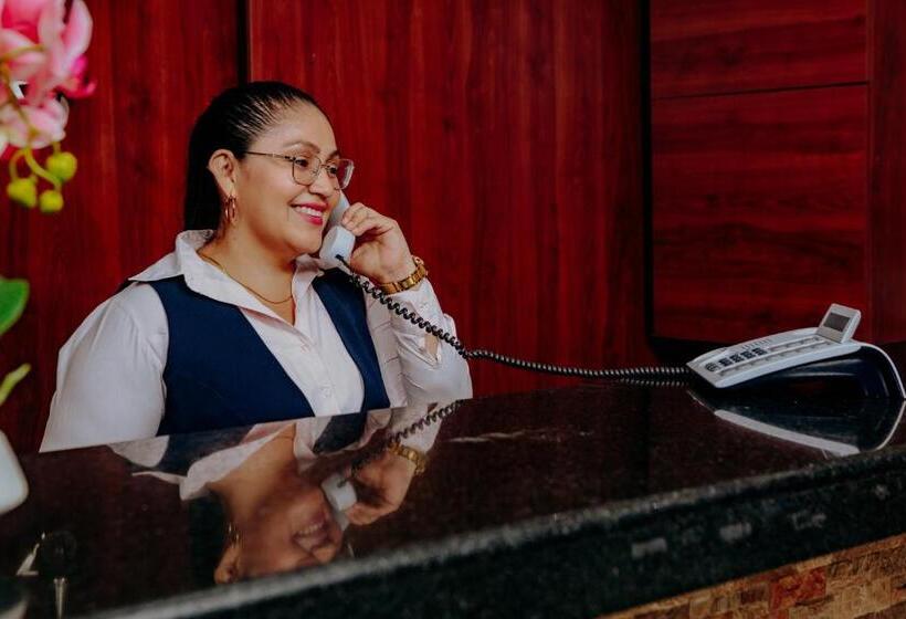 فندق La Cascada   Lago Agrio