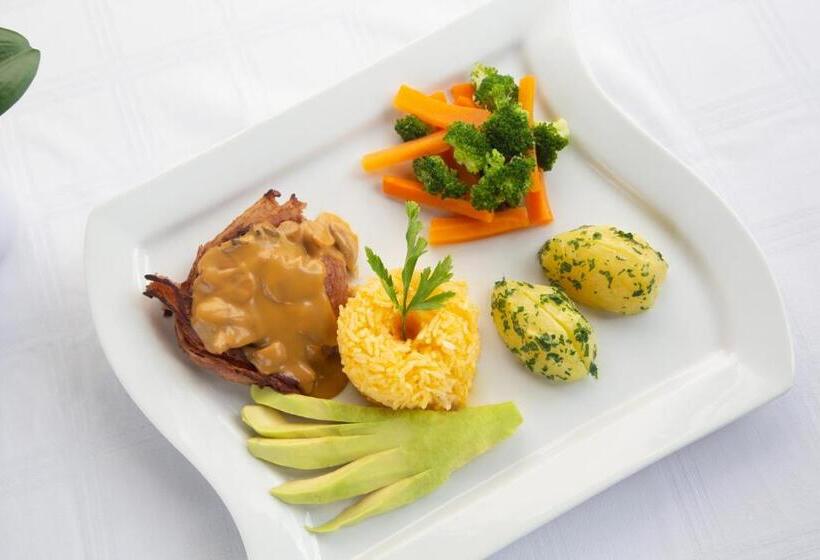 فندق La Cascada   Lago Agrio