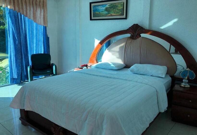 فندق La Cascada   Lago Agrio