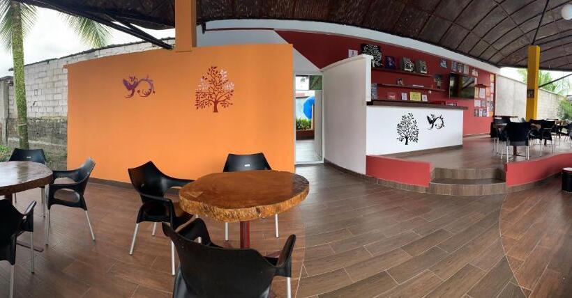 فندق La Cascada   Lago Agrio