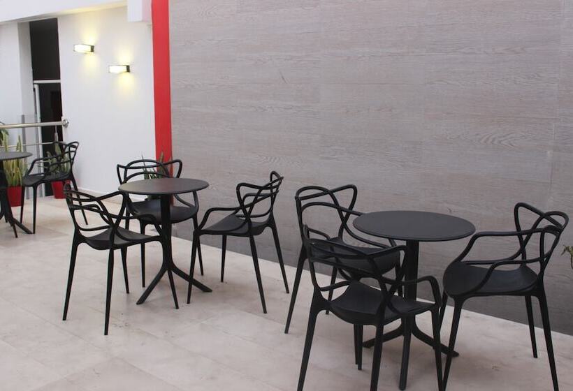 Отель Monterrey