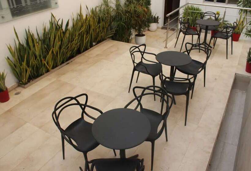 Отель Monterrey