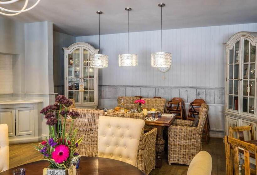 בית מלון כפרי Red Lion