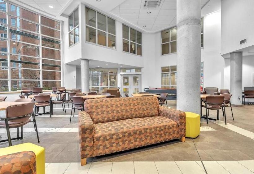 فندق Residence & Conference Centre   London