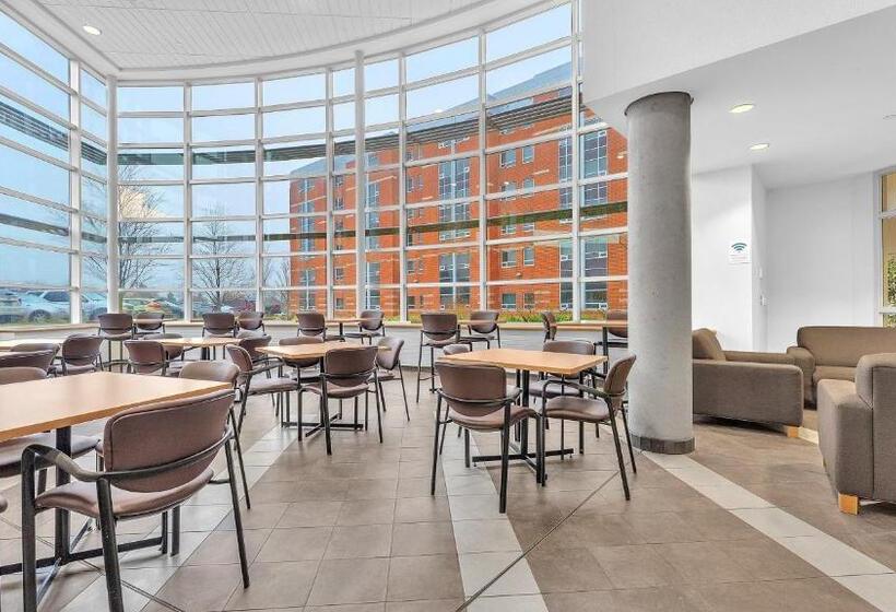 فندق Residence & Conference Centre   London