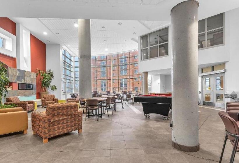 فندق Residence & Conference Centre   London