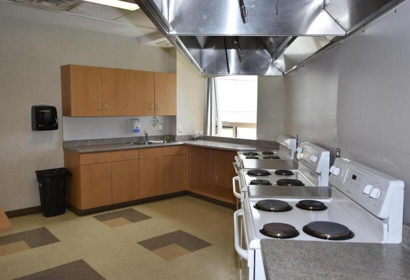 فندق Residence & Conference Centre   London