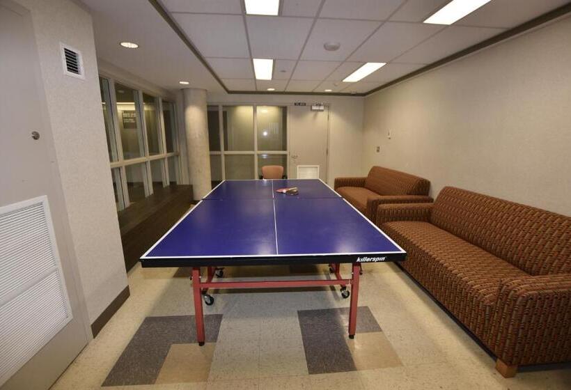 فندق Residence & Conference Centre   London