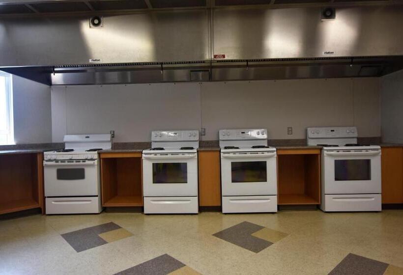 فندق Residence & Conference Centre   London