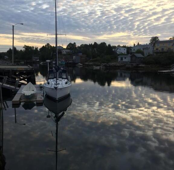 Отель Sal S Bed And Breakfast By The Sea