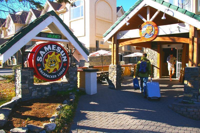 בית מלון כפרי Samesun Banff Hostel