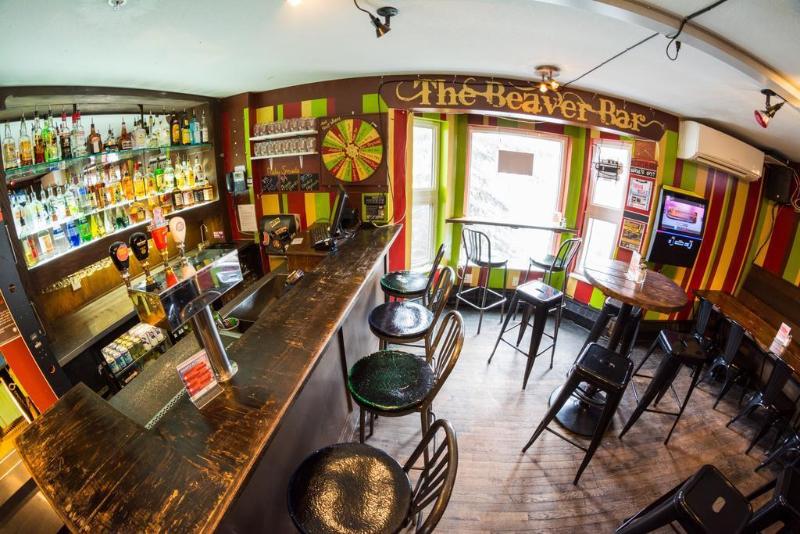 בית מלון כפרי Samesun Banff Hostel