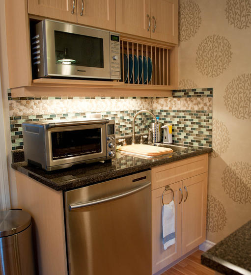 Отель Seasons Above The Bay Guest Suites And B&b