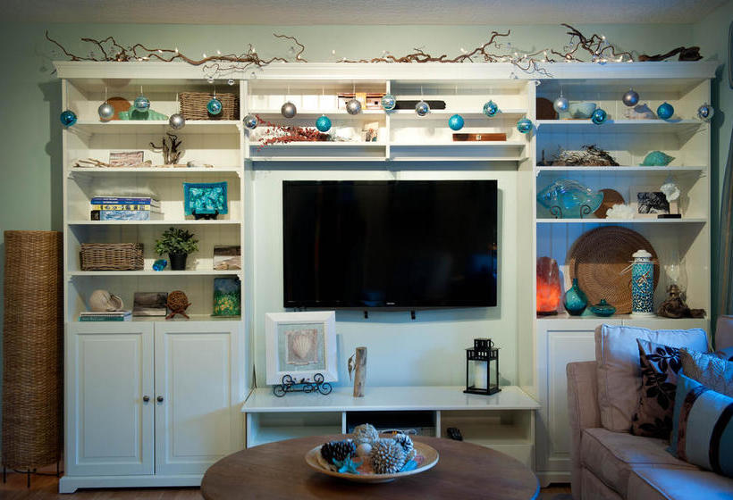 Отель Seasons Above The Bay Guest Suites And B&b