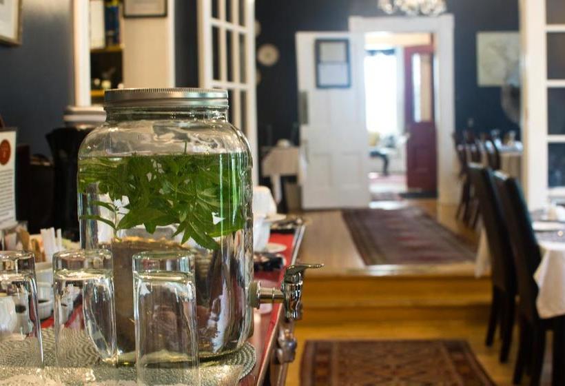 فندق Shipwright Inn