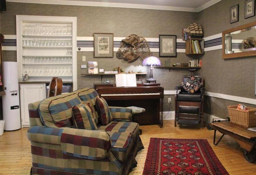 فندق Shipwright Inn