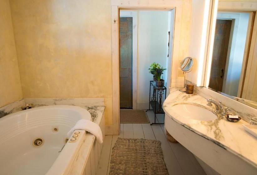 Отель The Old Inn On The Green