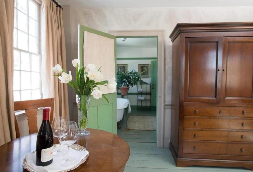 Отель The Old Inn On The Green