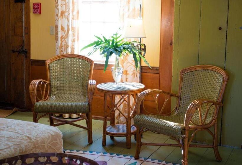 Отель The Old Inn On The Green