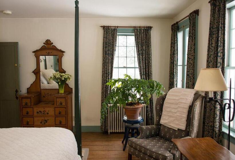 Отель The Old Inn On The Green