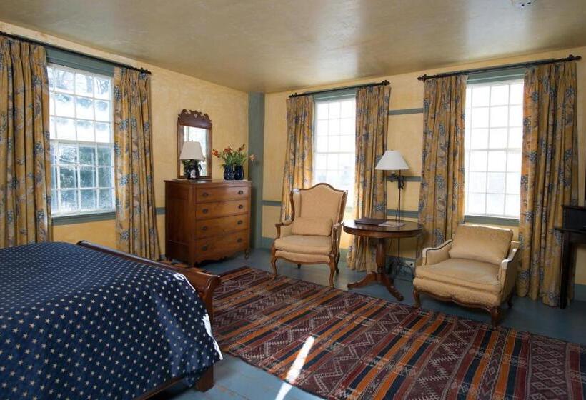 Отель The Old Inn On The Green