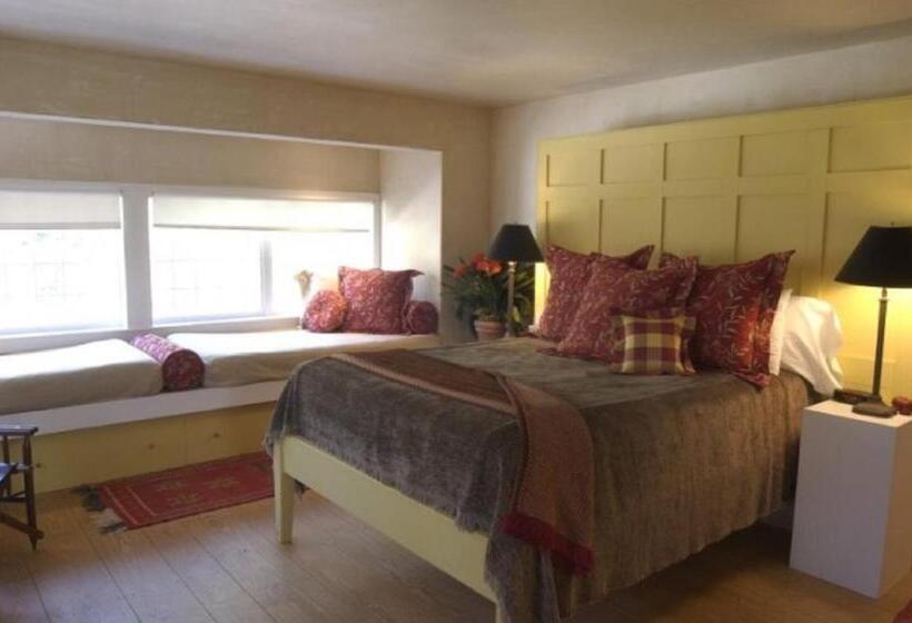 Отель The Old Inn On The Green