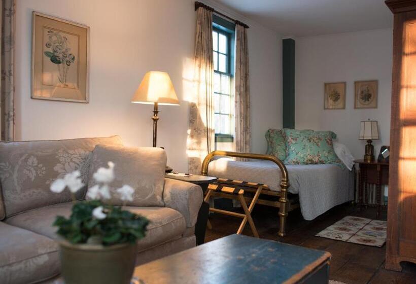 Отель The Old Inn On The Green