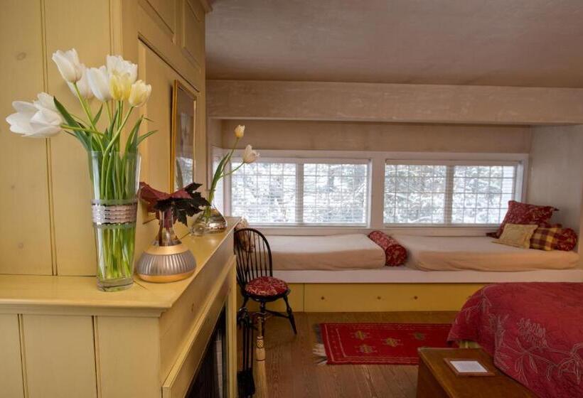 Отель The Old Inn On The Green