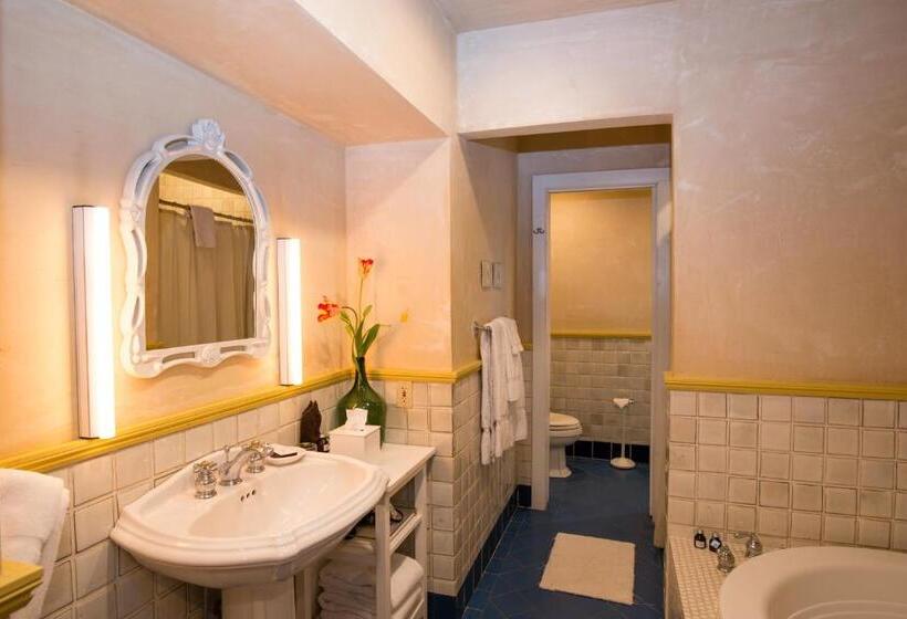 Отель The Old Inn On The Green