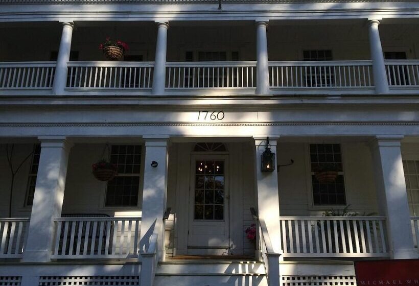 Отель The Old Inn On The Green