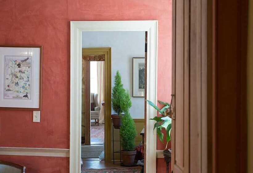 Отель The Old Inn On The Green