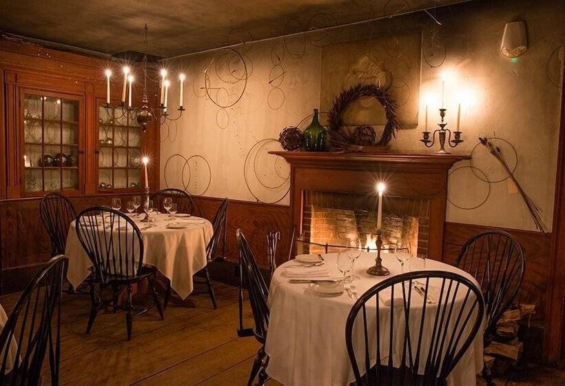 Отель The Old Inn On The Green