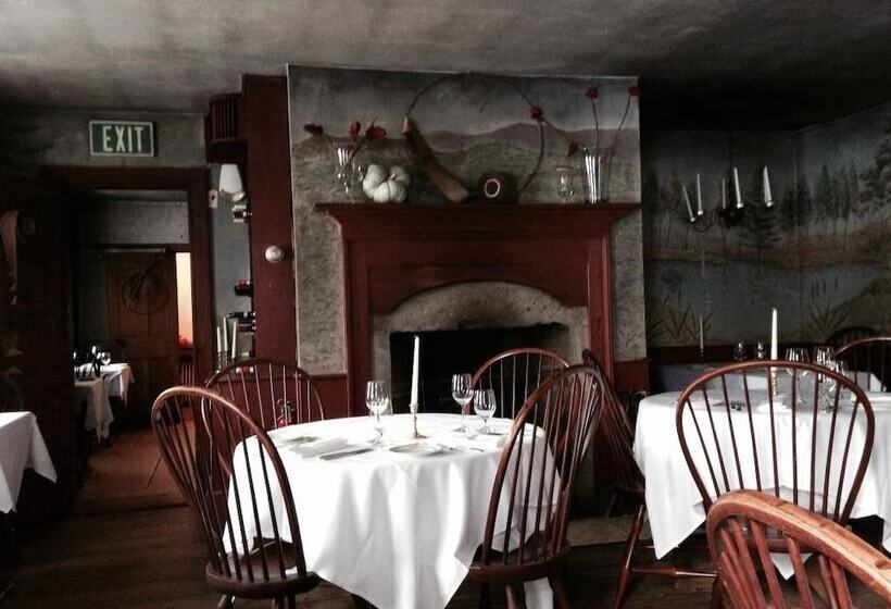 Отель The Old Inn On The Green