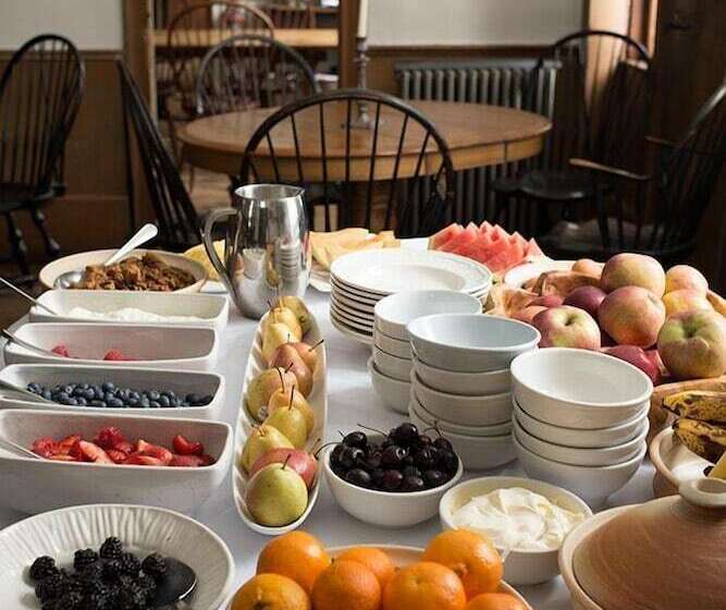 Отель The Old Inn On The Green