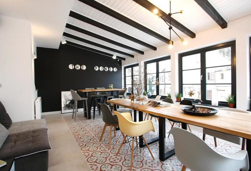 ホテル The Pines Boutique Villa