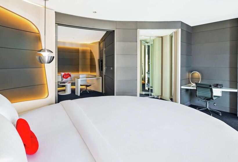 V Hotel Dubai, Curio Collection By Hilton
