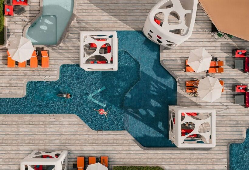 V Hotel Dubai, Curio Collection By Hilton