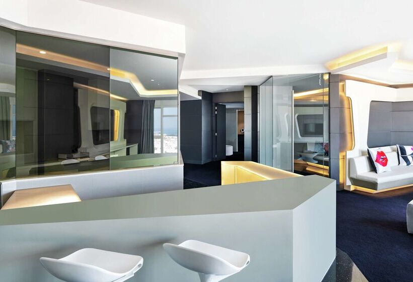 V Hotel Dubai, Curio Collection By Hilton