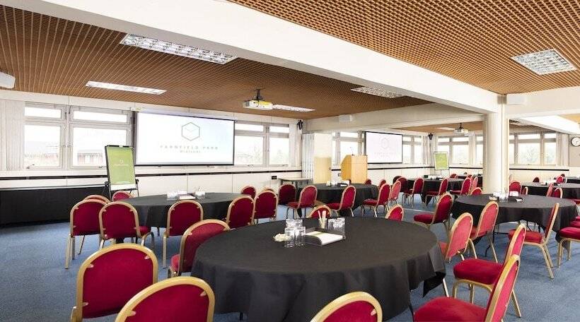 בית מלון כפרי Yarnfield Park Training And Conference Centre