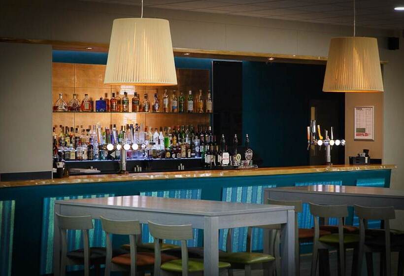 בית מלון כפרי Yarnfield Park Training And Conference Centre